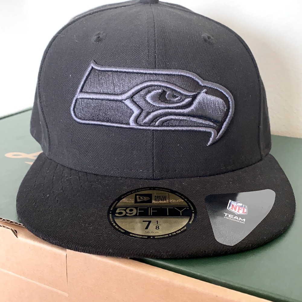 men’s black New Era NFL hat